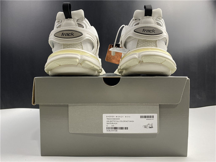 BLCG Track White Black 542023 W3AC1 9010 detail 5