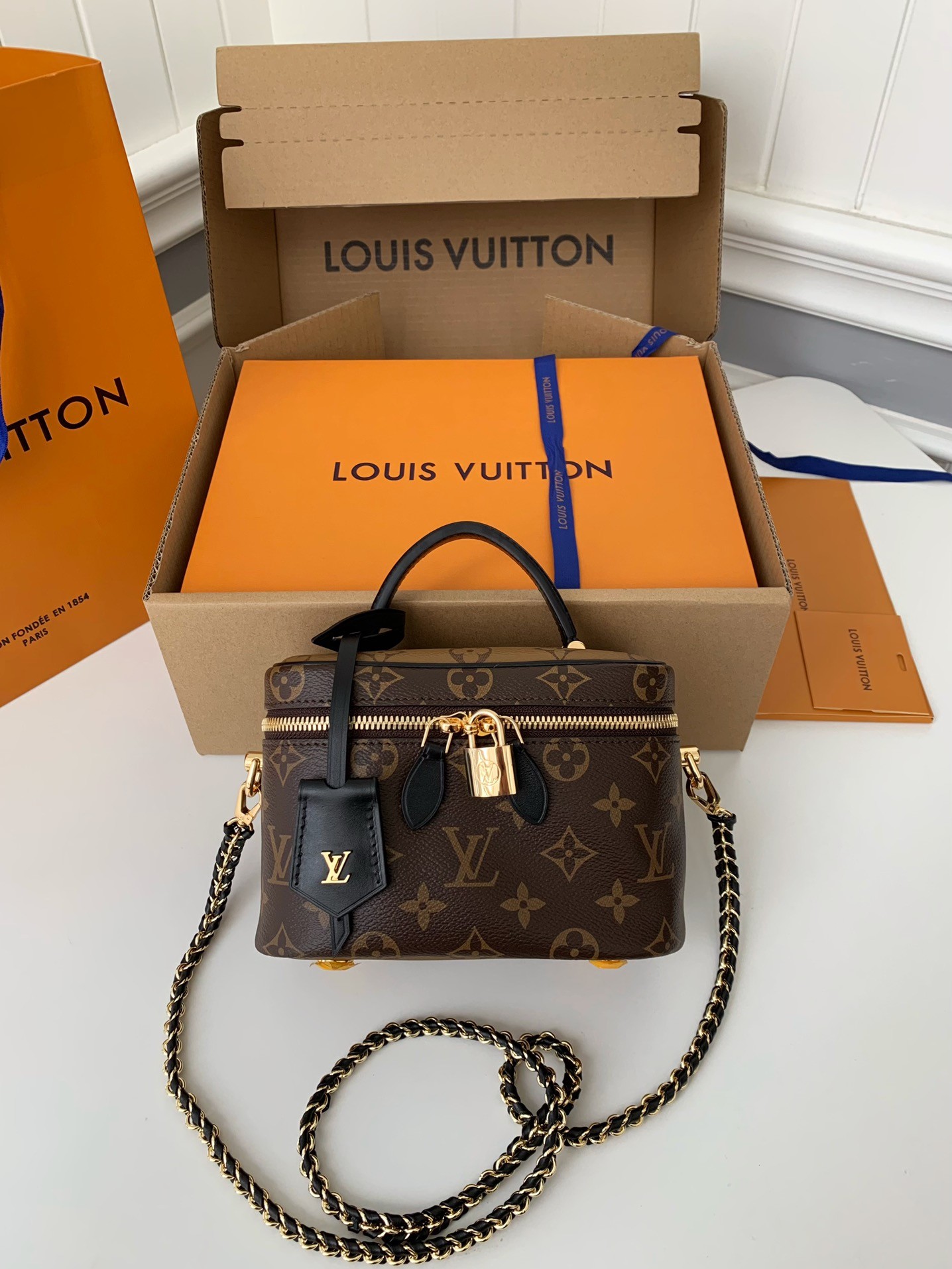 L X V  VANITY M45165 19*13*11cm