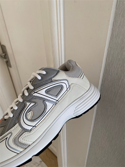 DR B30 Sneakers detail 7