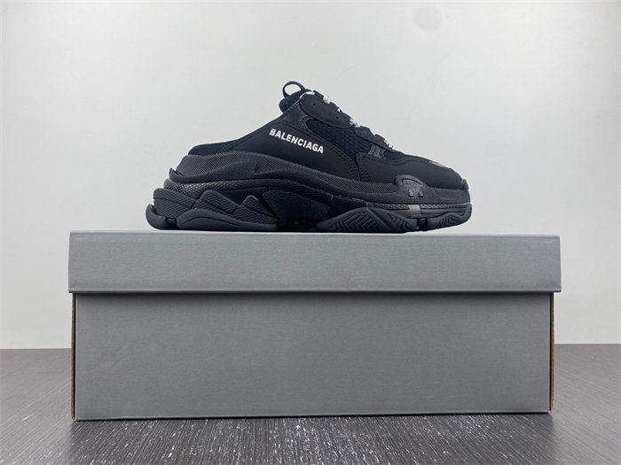 BLCG TRIPLE S 755686 W3SM2 1000 detail 4