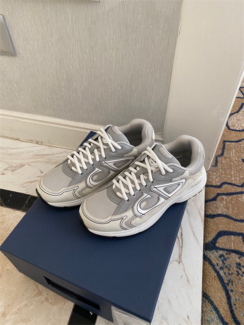 DR B30 Sneakers detail 4