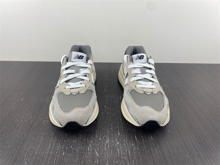 NB 57/40 Grey Day M5740TA detail 4