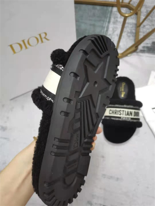 Dio Slipper detail 2