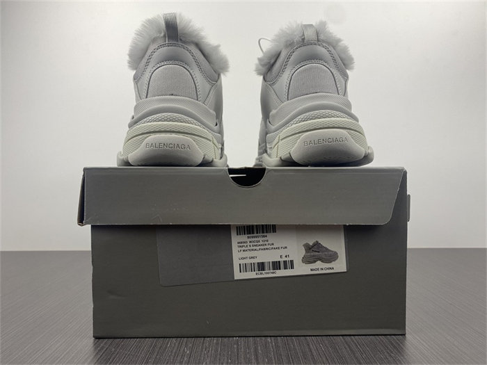BLCG Triple S Fake Fur Grey 668563 W3CQ5 1210 detail 5
