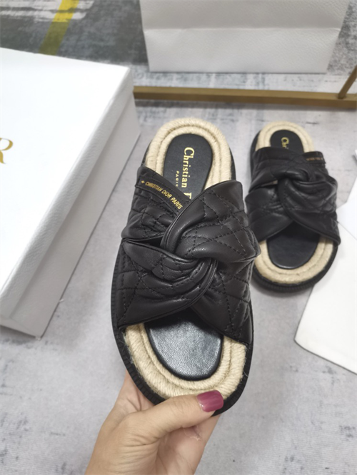 Dio Slipper detail 3