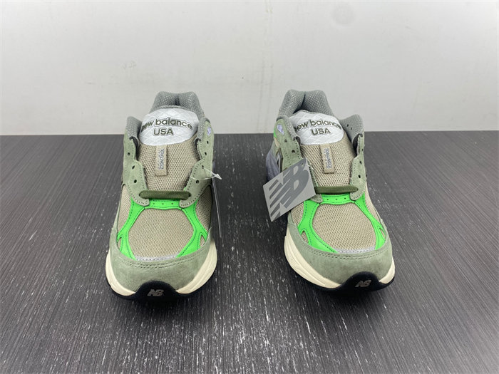 NB 990v3 Patta Keep Your Family Close M990PP3 detail 6