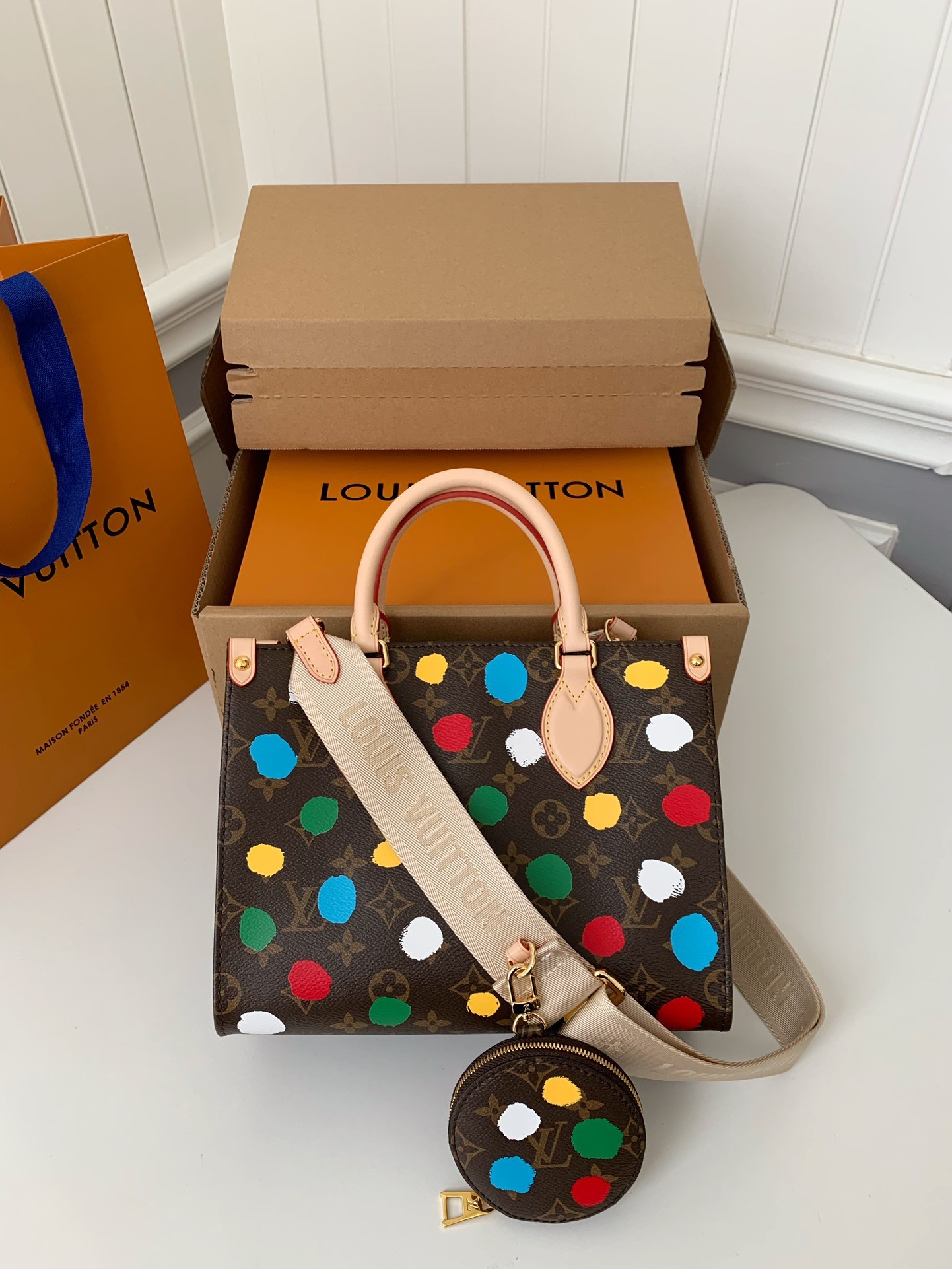 L X V x YK ONTHEGO 25*19*11.5cm