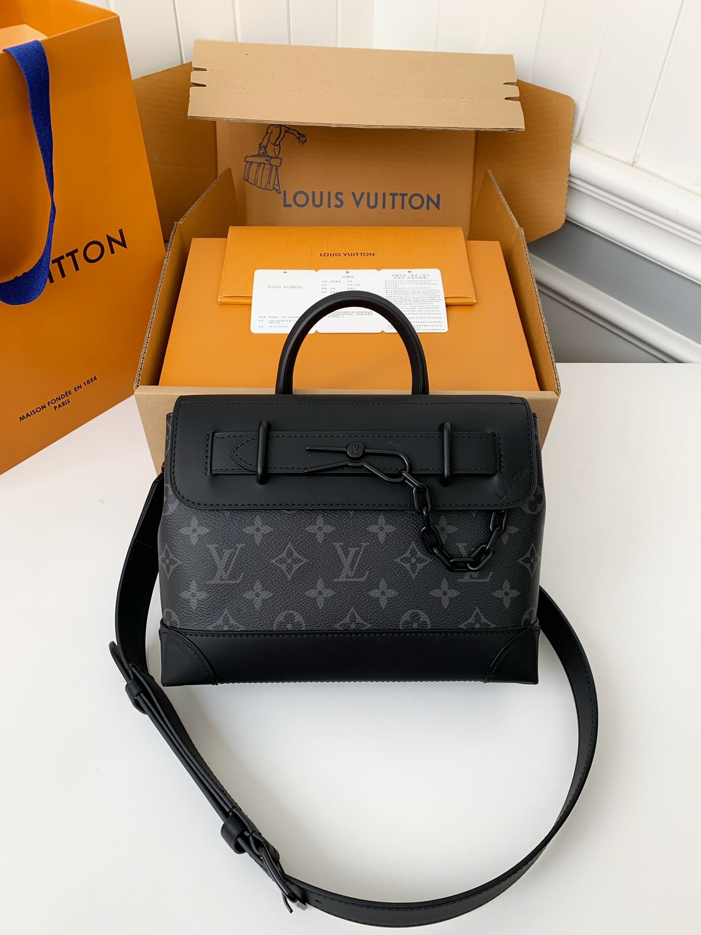 L X V's new Sac Plat Horizontal Zipp&eacute; men's black flower briefcase M45165 Size: 31*39*8.5cm