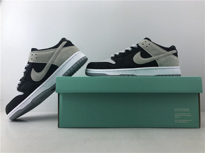 NK SB Zoom Dunk Low Pro Black Wolf Grey White 854866-001 detail 2