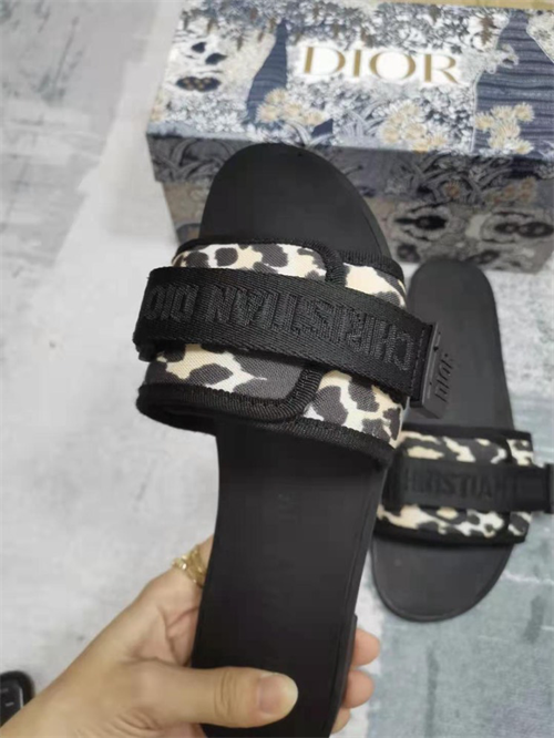 Dio Slipper detail 5