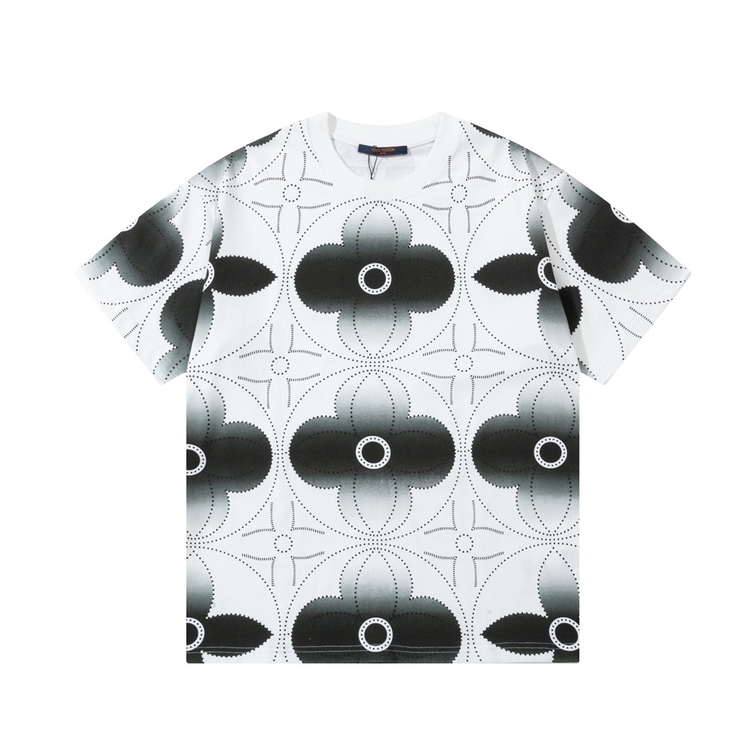 L X V Watercolor four-leaf grass water-dyed t-shirt