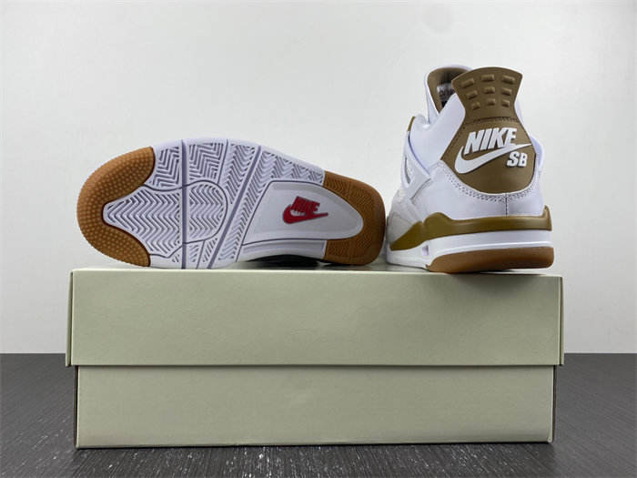NK SB x Air JRD 4 DR5415-120 detail 2