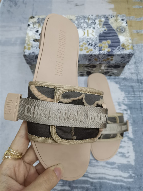 Dio Slipper detail 5