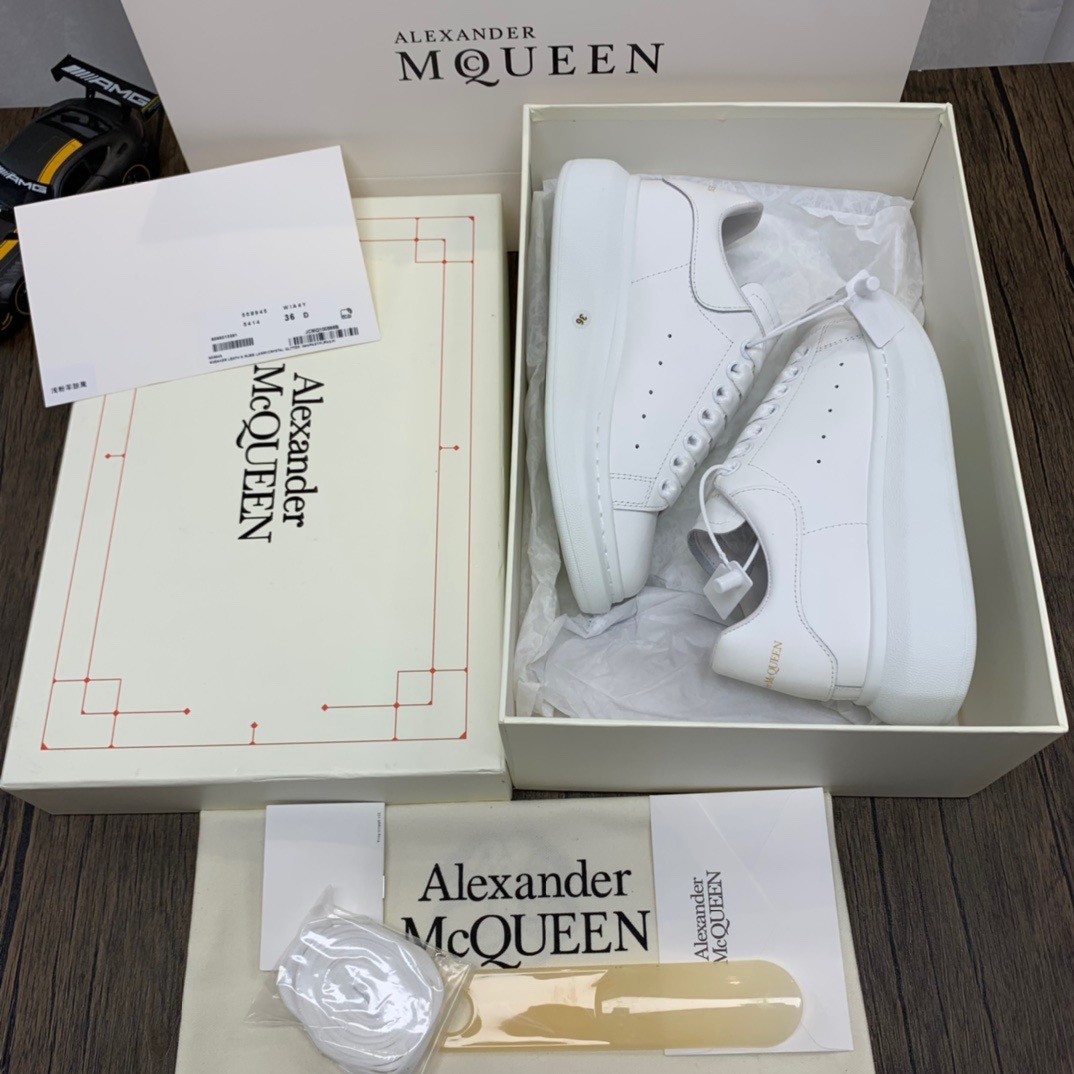 McQuen White 553680WHGP59000 detail 2