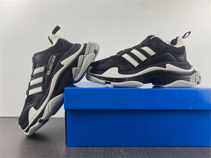 BLCG TRIPLE S SNEAKER 710021 W3RN3 1001 detail 2