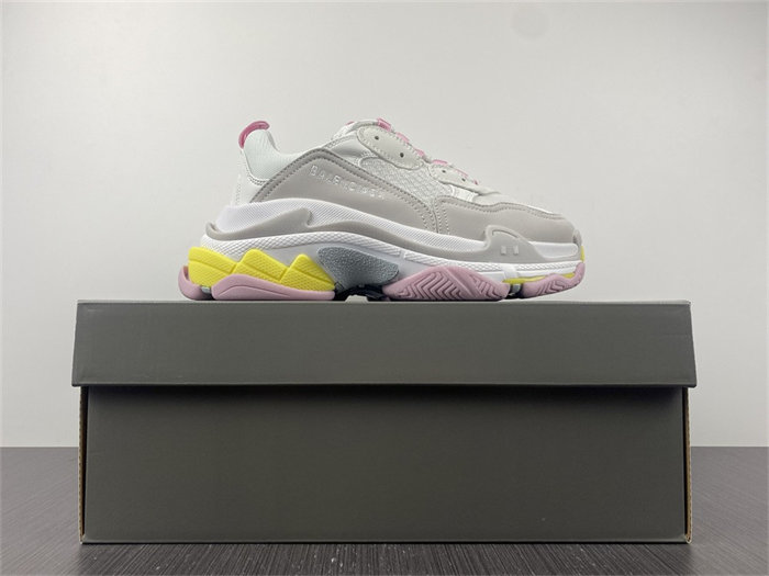 BLCG Triple S White Yellow 524039 W2FW4 7541 detail 7