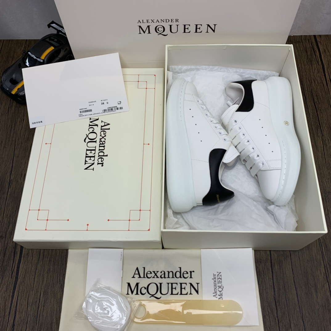 McQuen Ivory Black 553680WHGP59061 detail 2