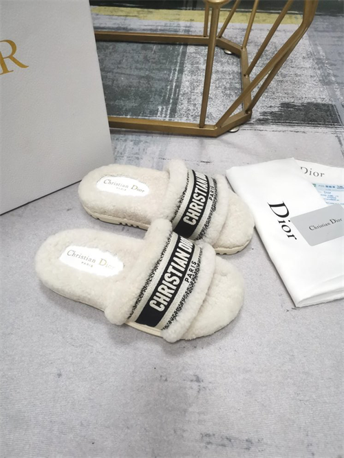 Dio Slipper detail 2