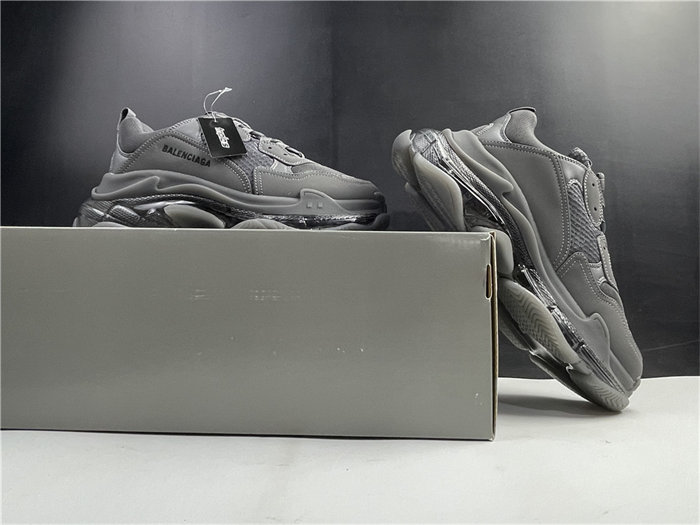 BLCG Triple S Clear Sole Dark Grey 541624 W2GA1 1801 detail 2