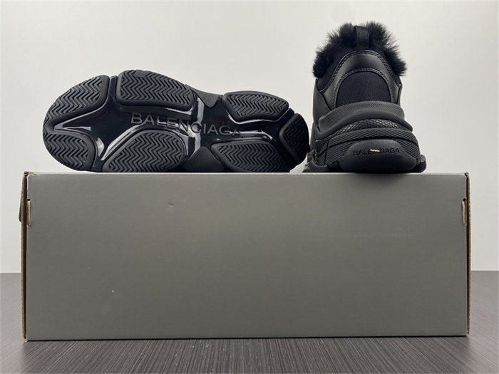 BLCG Triple S Fake Fur Black 668563 W3CQ5 1000 detail 6