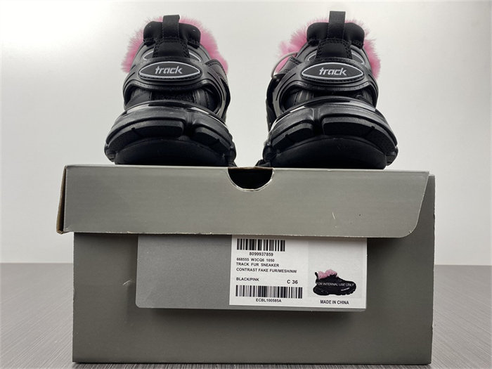 BLCG Track Fake Fur Black Pink 668555 W3CQ6 1050 detail 5