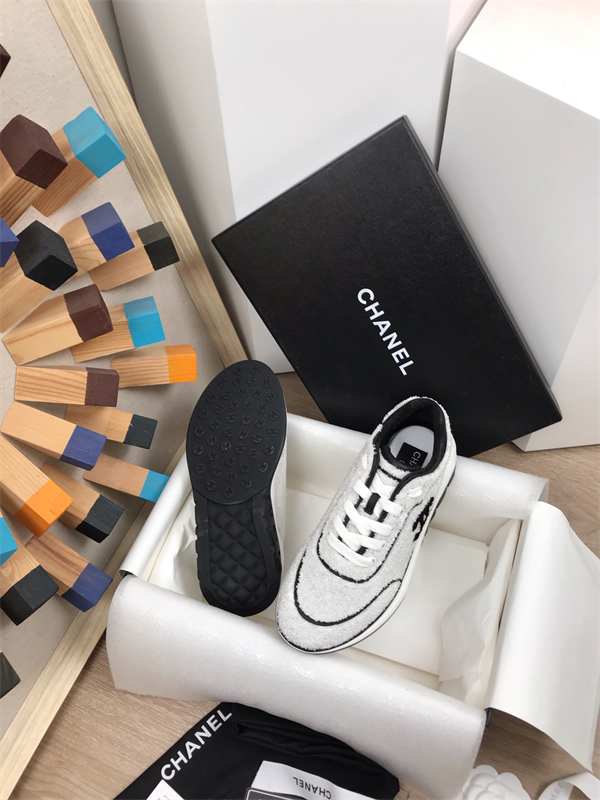 Chanel Sneakers detail 3