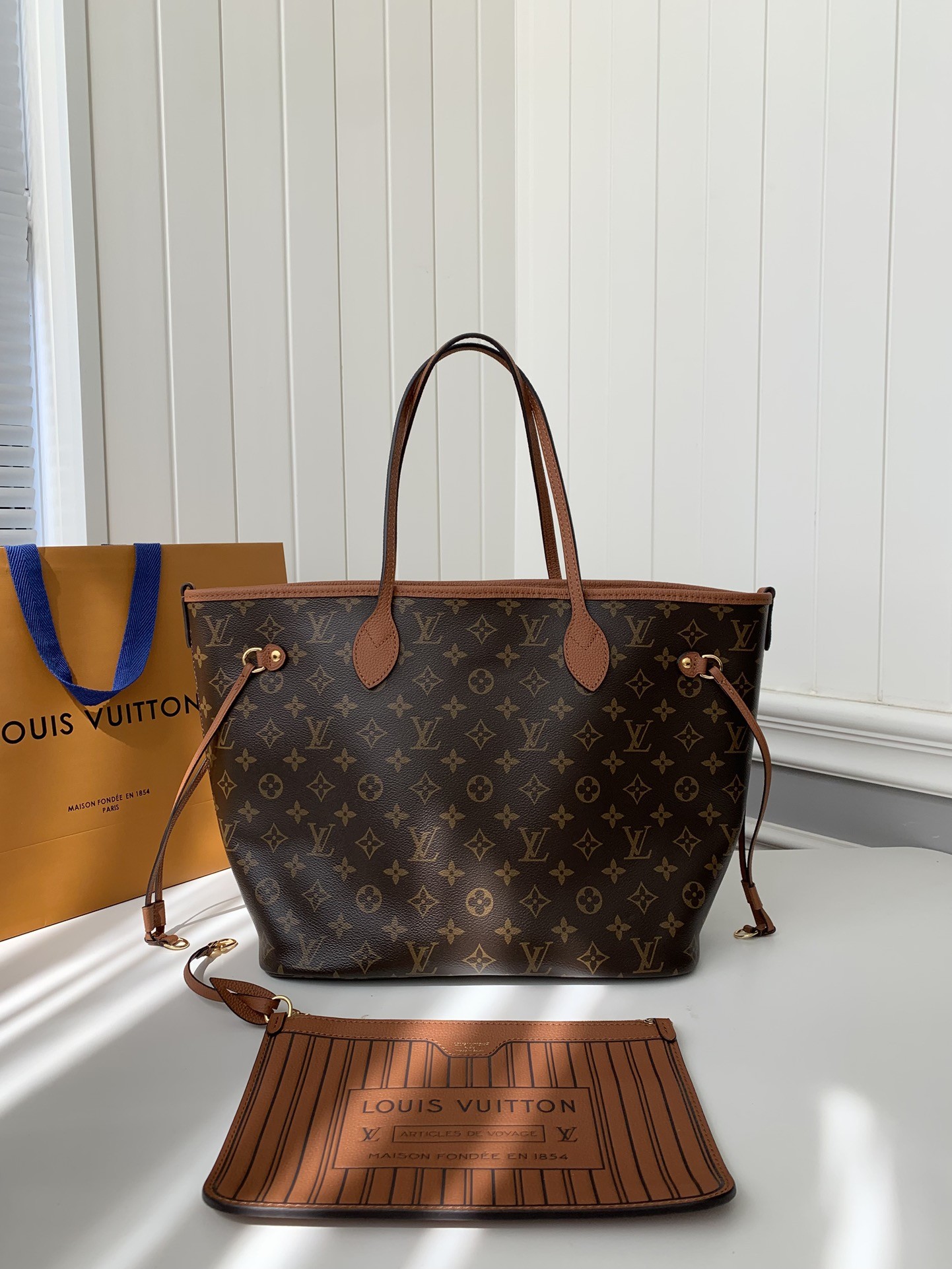 L X V Counter Seasonal New NEVERFULL INSIDE OUT Medium Shopping Bag M12061 Size：28*14*31cm
