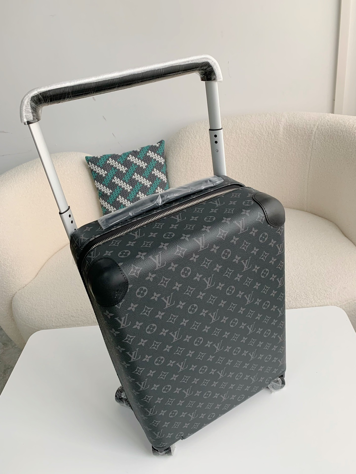 L X V suitcase  20 inches（Multiple colors）