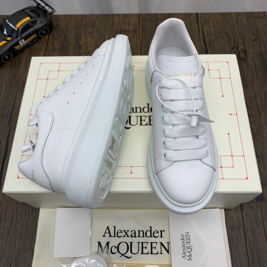 McQuen White 553680WHGP59000 detail 4