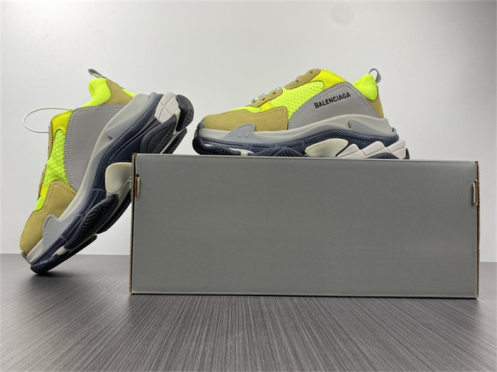 BLCG TRIPLE SNEAKER 524039 W09O3 1801 detail 2