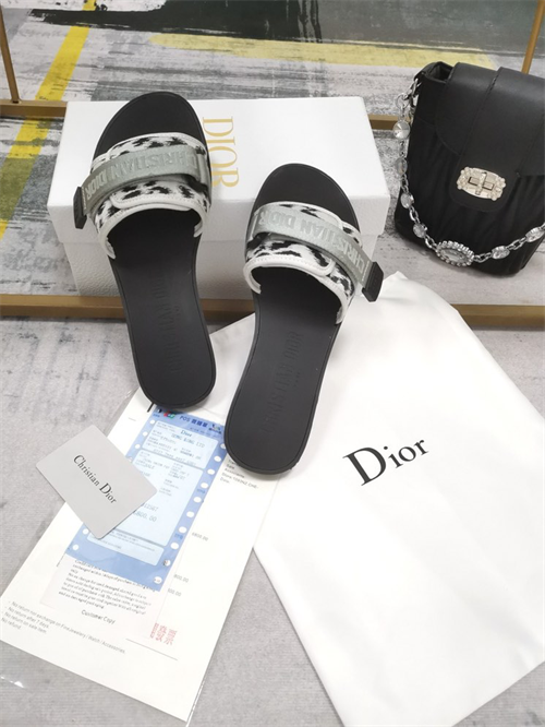 Dio Slipper detail 3