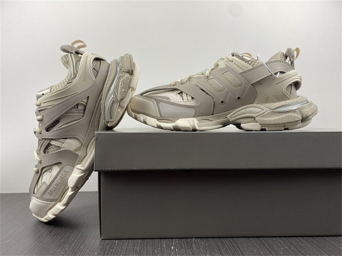 BLCG Track Recycled Sole Beige 542023 W3FE4 9697 detail 2