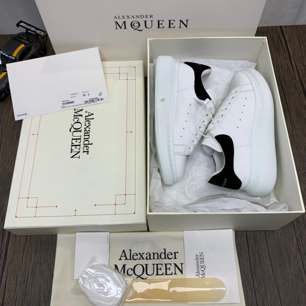 McQuen Ivory Black 553770WHGP79061 detail 2