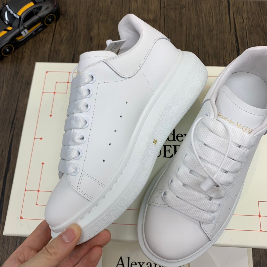 McQuen White 553680WHGP59000 detail 6