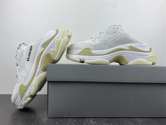 BLCG TRIPLE S 755686 W3SM2 9097 detail 2