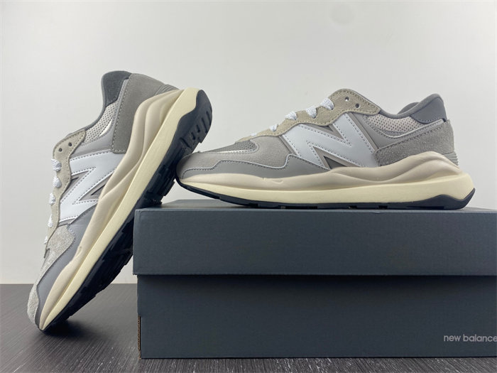 NB 57/40 Grey Day M5740TA detail 2
