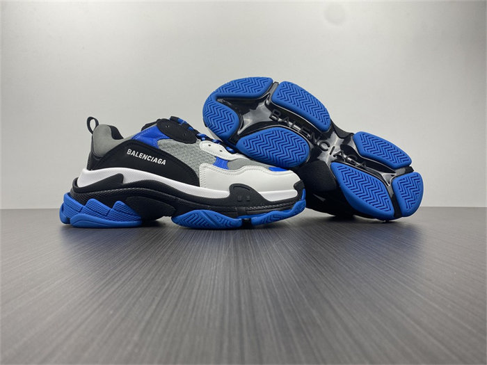 BLCG TRIPLE SNEAKER 536737 W2CA1 4124 detail 3
