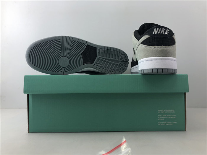 NK SB Zoom Dunk Low Pro Black Wolf Grey White 854866-001 detail 6