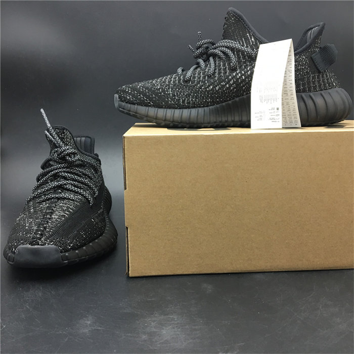 ADS Yeezy Boost 350 V2 Black EF2368 detail 2