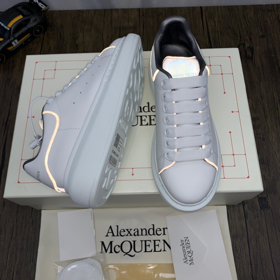 McQuen 561123WHTQK9071 detail 3