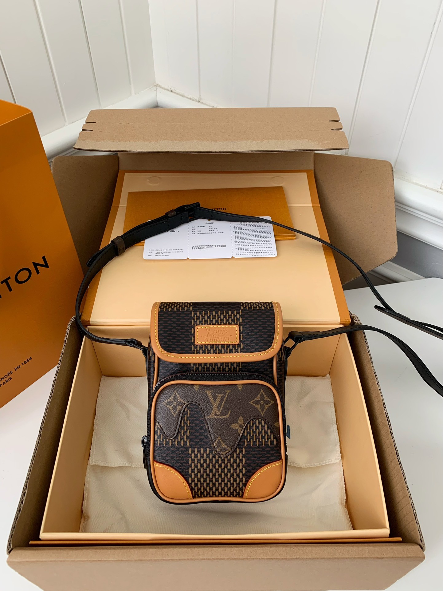 L X V &times; NIGO AMAZONE  13*18*8cm