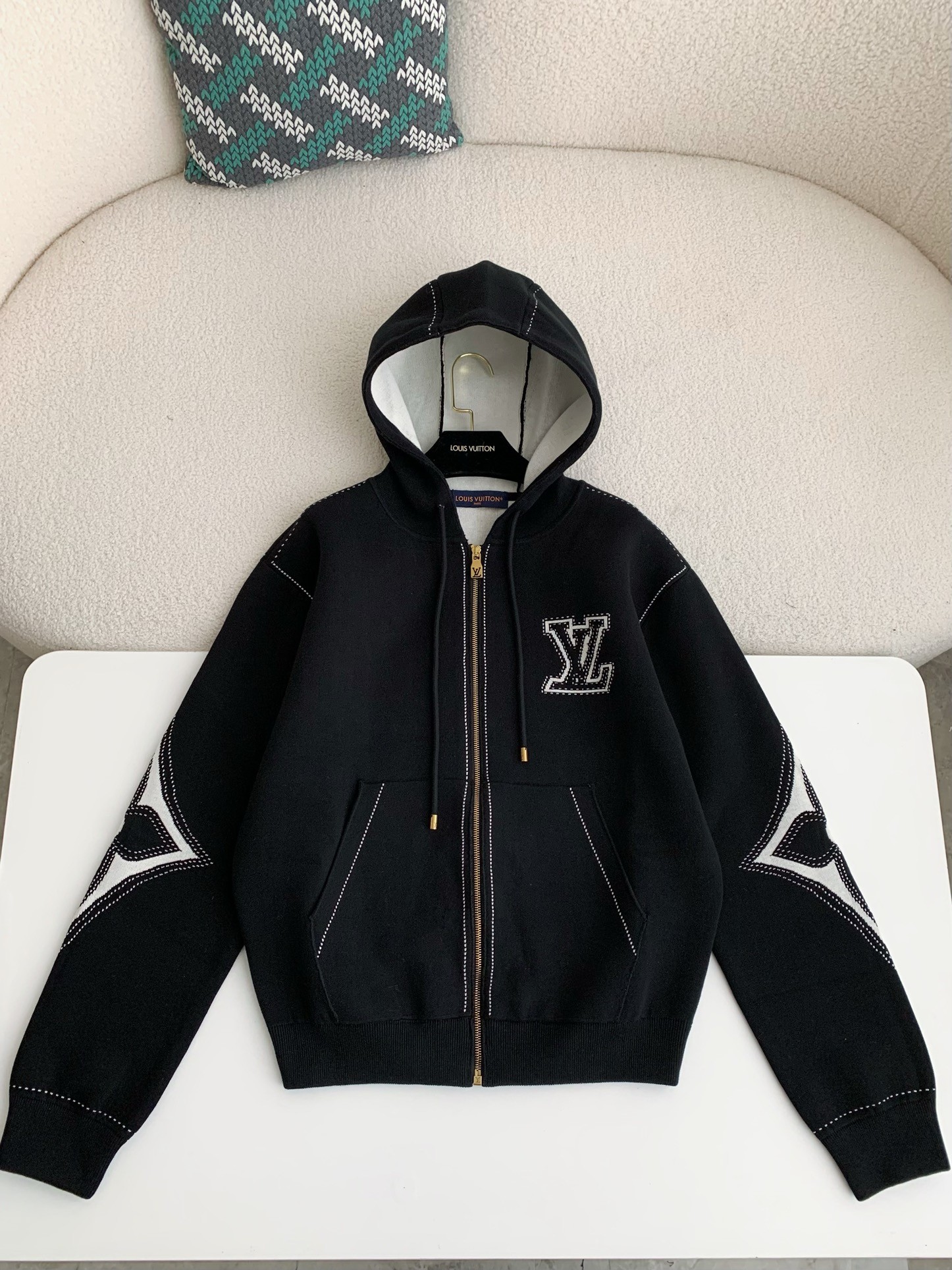 L X V  SS24 Logo Inlaid flower zipper sweatshirt Jackets