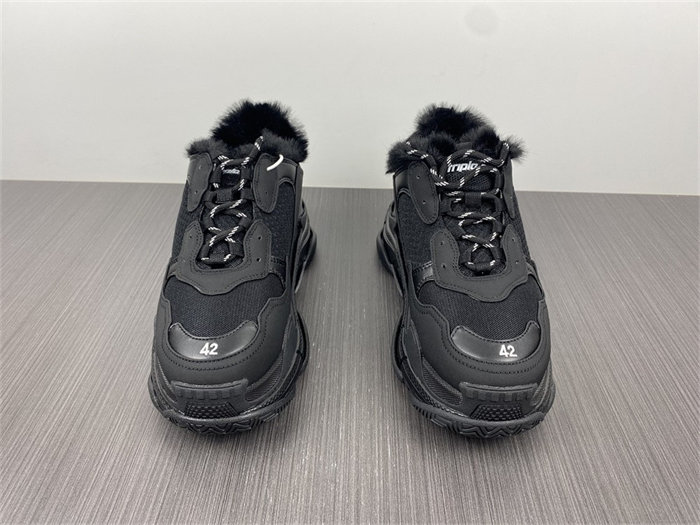 BLCG Triple S Fake Fur Black 668563 W3CQ5 1000 detail 4