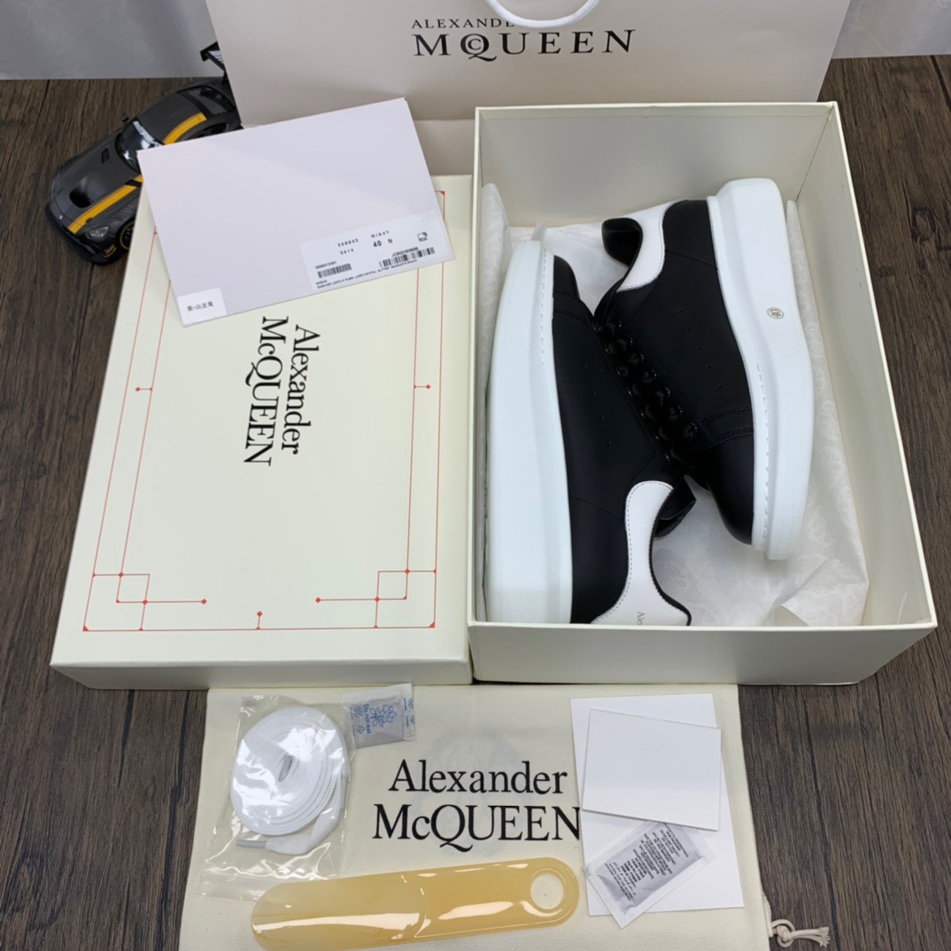 McQuen Black White 553680WHGP51070 detail 2