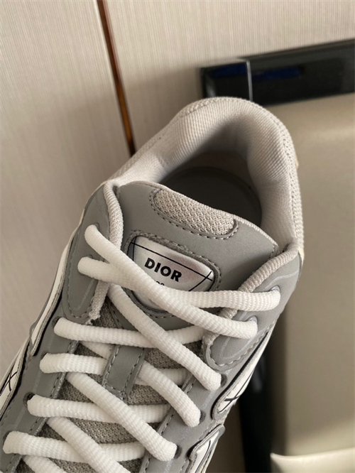 DR B30 Sneakers detail 6