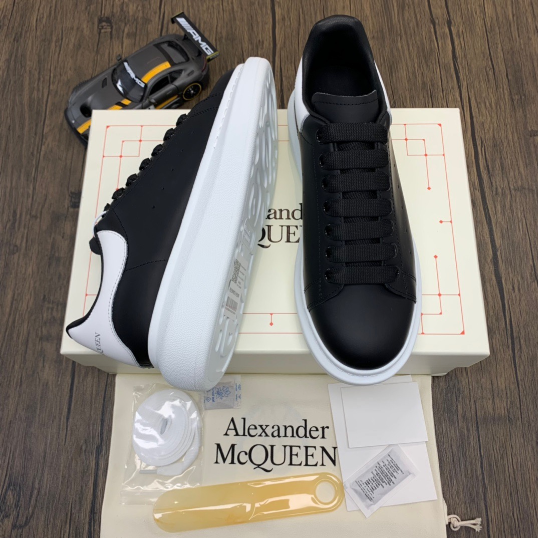 McQuen Black White 553680WHGP51070 detail 4