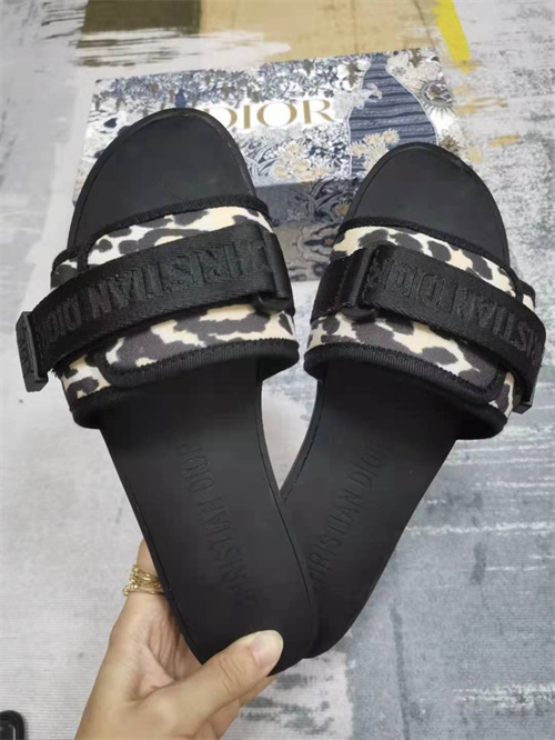 Dio Slipper detail 3
