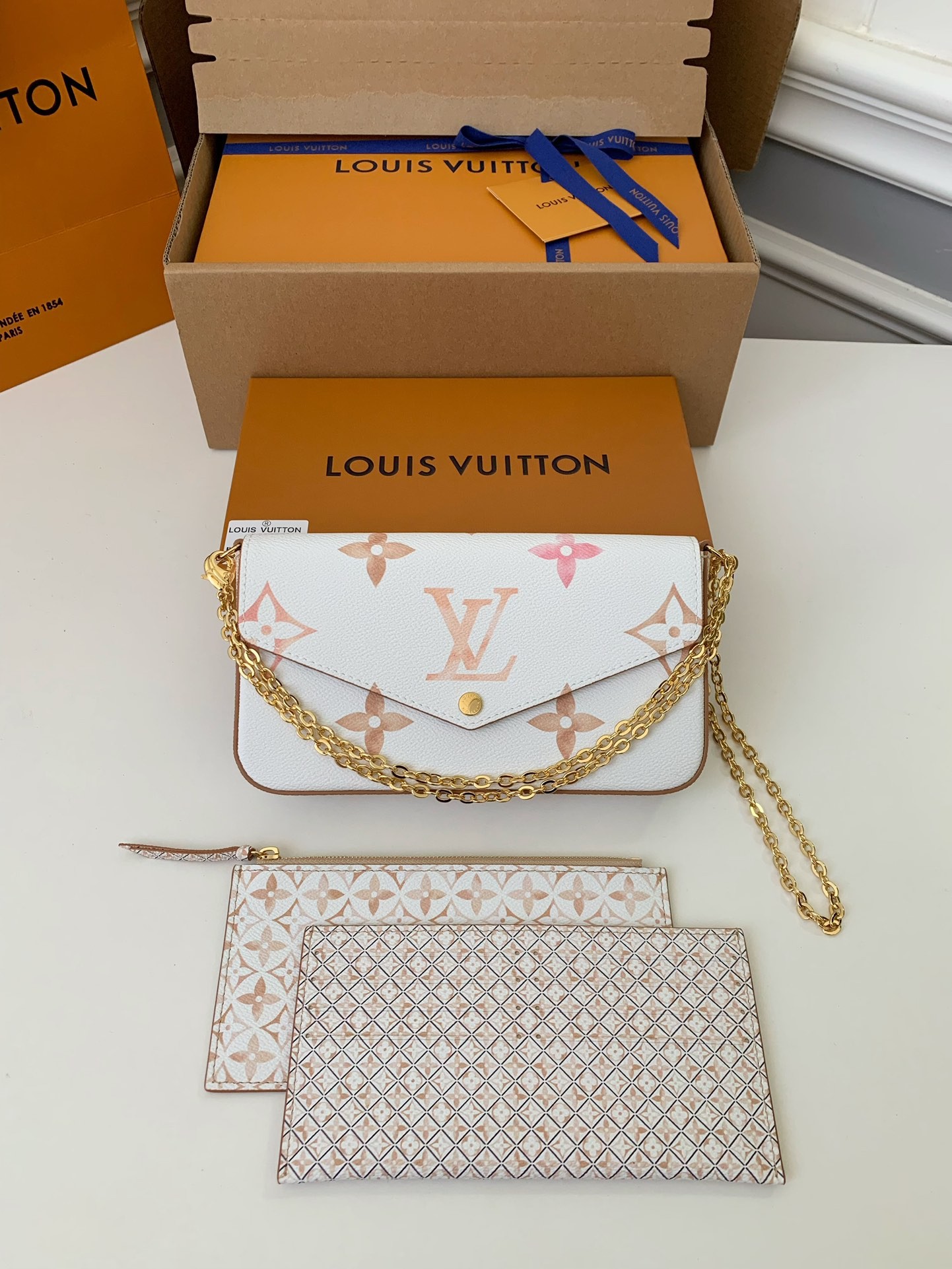 L X V POCHETTE F&Eacute;LICIE 21*12*3cm