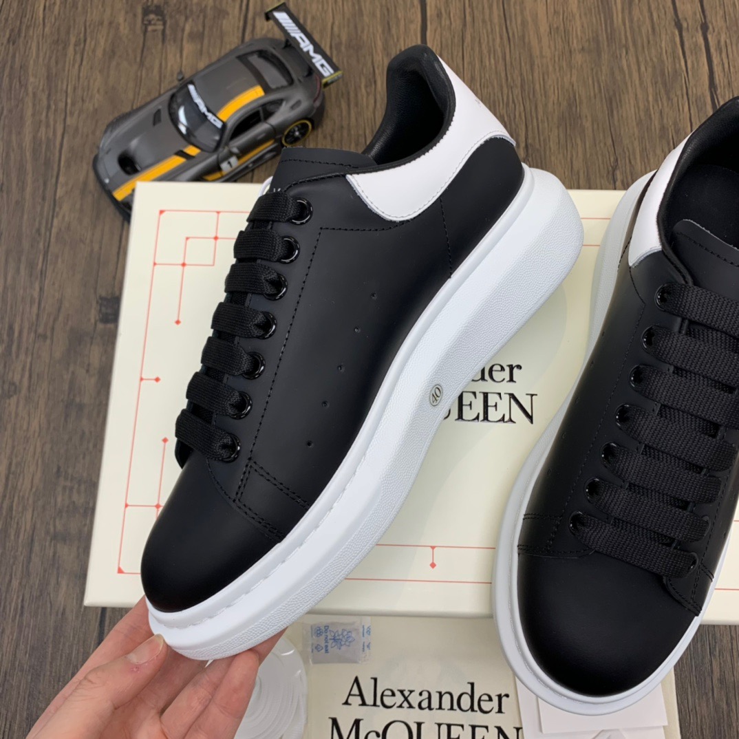 McQuen Black White 553680WHGP51070 detail 6
