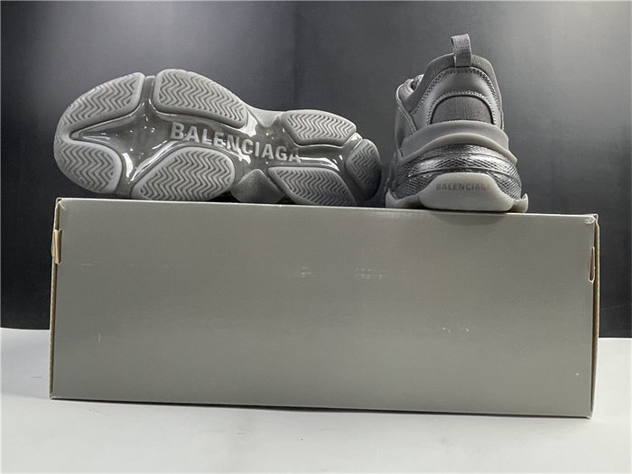 BLCG Triple S Clear Sole Dark Grey 541624 W2GA1 1801 detail 6